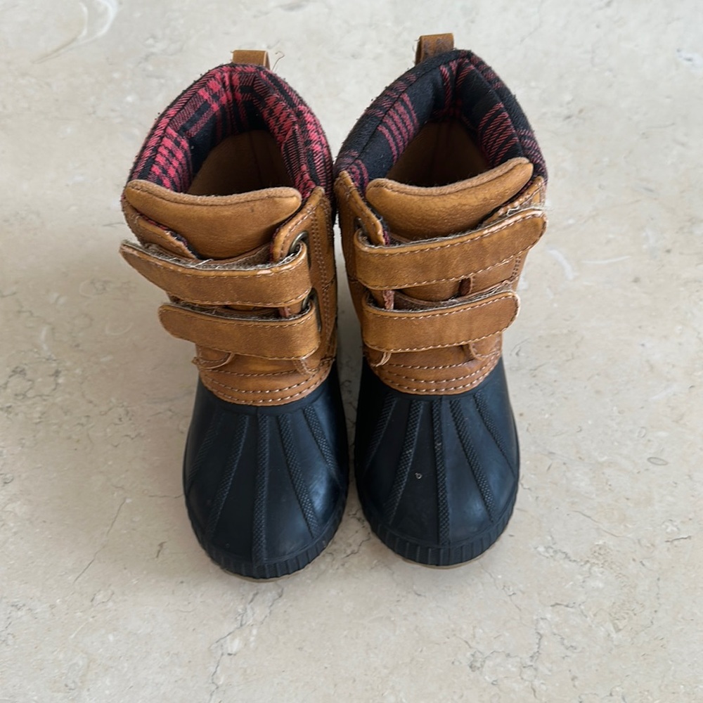 Snow/Winter boots GAP tan/black size 9 little kid